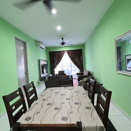 Faiz Homestay Kuching Zewnętrze zdjęcie