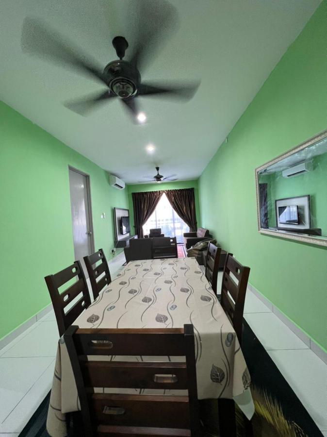 Faiz Homestay Kuching Zewnętrze zdjęcie